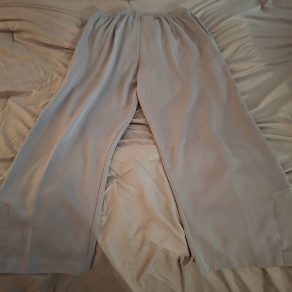 Sea Suns Women's Gray Button-Detail Pants - Picture 8 of 9